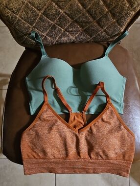 Lot Of 2 PINK Victoria's Secret Wireless Lightly Lined Bras Padded Green Orange